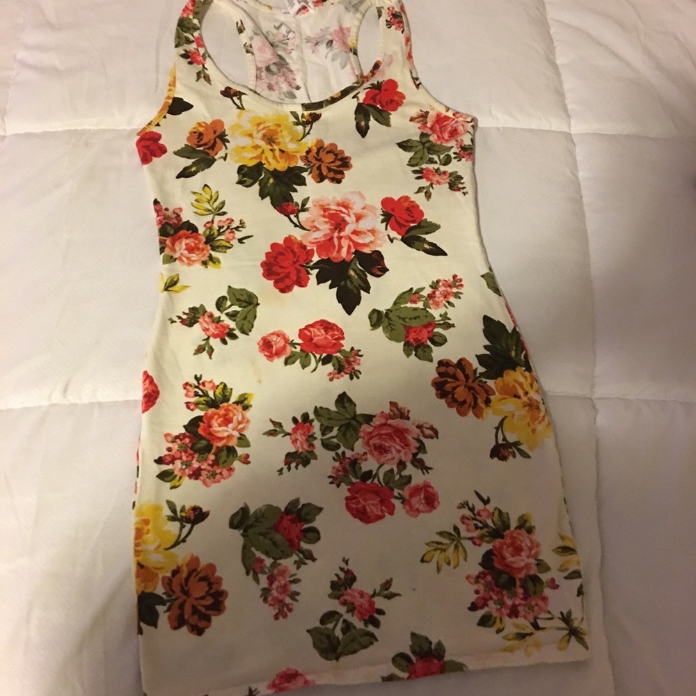Beautiful flower short bodycone dress.